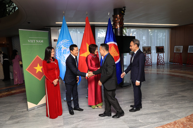 Mang không khí văn hóa nghệ thuật vùng Tây Bắc tới Thụy Sĩ ảnh 2