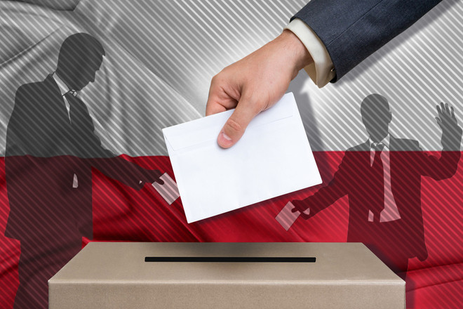 Người dân Ba Lan bắt đầu đi bỏ phiếu bầu cử quốc hội khóa mới ảnh 1