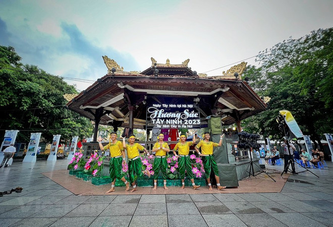 Sắc màu độc đáo trong sự kiện 'Ngày Tây Ninh tại Hà Nội' ảnh 1