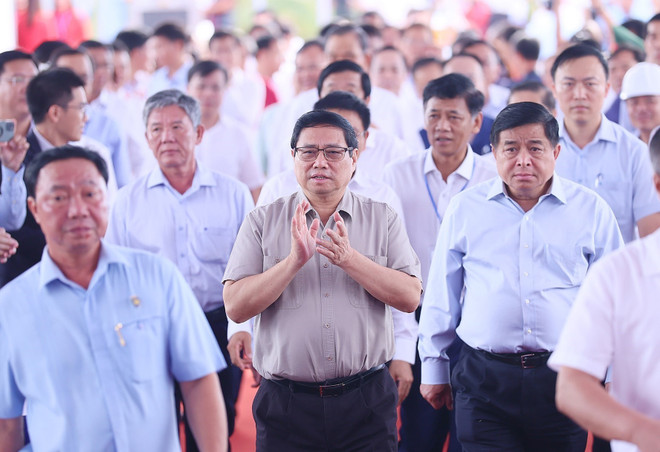 [Photo] Thủ tướng dự Lễ khởi công Cầu Đại Ngãi nối Trà Vinh-Sóc Trăng ảnh 1