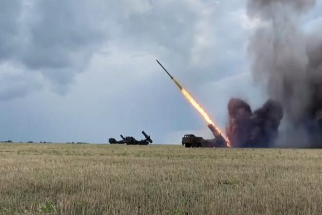 Nhật Bản xem xét phát triển tên lửa có tầm bắn lên tới 3.000km ảnh 1