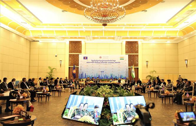 Bộ trưởng Quốc phòng Ấn Độ đánh giá cao vai trò trung tâm của ASEAN ảnh 1