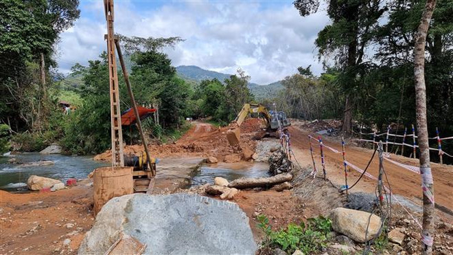 Ninh Thuận xây cầu qua ngầm, đập tràn đảm bảo an toàn mùa mưa lũ ảnh 1