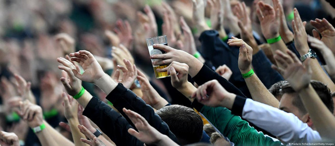 Bia tại World Cup 2022 có thể bán với giá gần 14 USD nửa lít ảnh 1