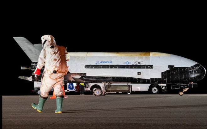 Thiết bị bay không người lái của Mỹ trở về Trái Đất sau 908 ngày ảnh 1