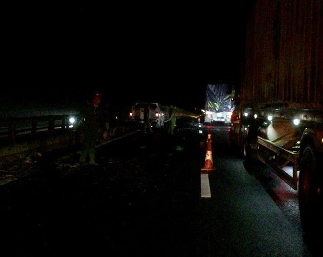 Đi bộ qua đường cao tốc Nội Bài-Lào Cai, một phụ nữ bị xe đâm tử vong ảnh 1