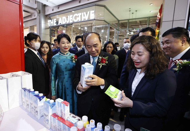 Chủ tịch nước dự khai trương Tuần lễ hàng Việt Nam tại Thái Lan 2022 ảnh 1