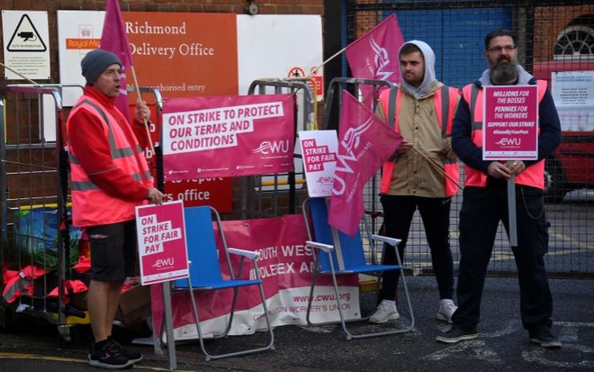 Người lao động nhiều lĩnh vực tại Anh bắt đầu đình công trên diện rộng ảnh 1