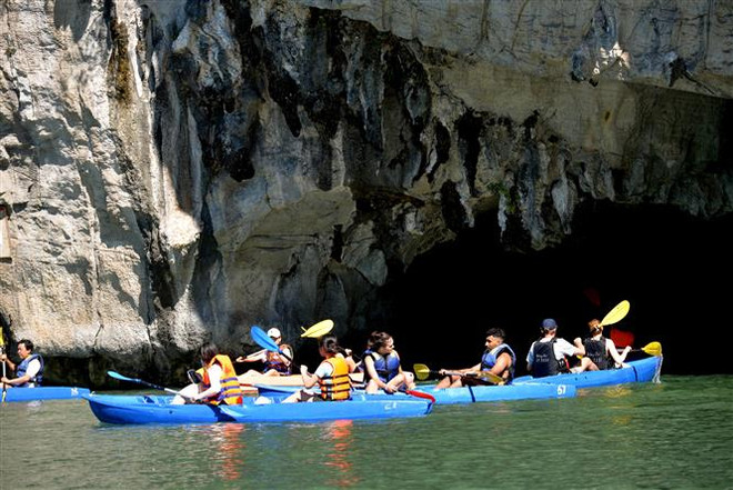 Tìm phương án quản lý hoạt động vui chơi giải trí trên vịnh Hạ Long ảnh 2