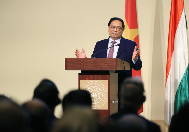 Thủ tướng Phạm Minh Chính phát biểu tại Đại học Hành chính công Quốc gia Hungary về chính sách của Việt Nam. (Ảnh: Dương Giang/TTXVN) ttxvn-thu-tuong-2-294.jpg