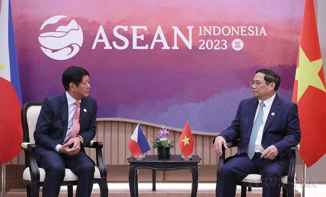 Thủ tướng Phạm Minh Chính gặp Tổng thống Philippines Ferdinand Romualdez Marcos Jr. bên lề Hội nghị Cấp cao ASEAN lần thứ 43 và các hội nghị liên quan tại Jakarta, Indonesia (2023). (Ảnh: Dương Giang/TTXVN) ttxvn_vietnam_philippines_2.jpg