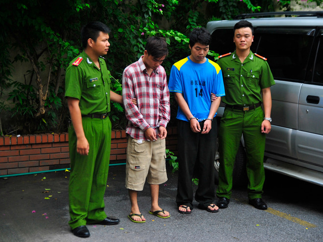 Bắt 2 đối tượng sinh viên tạt axít để trả thù "tình địch" ảnh 1