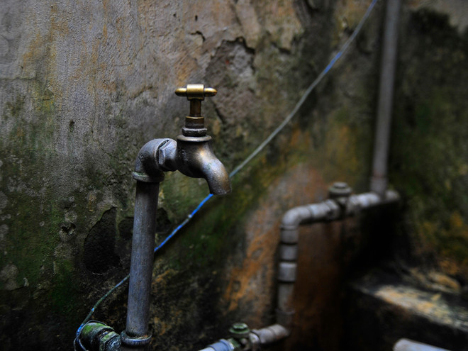 Hàng trăm hộ dân ở giữa lòng Hà Nội mất nước sinh hoạt ảnh 5