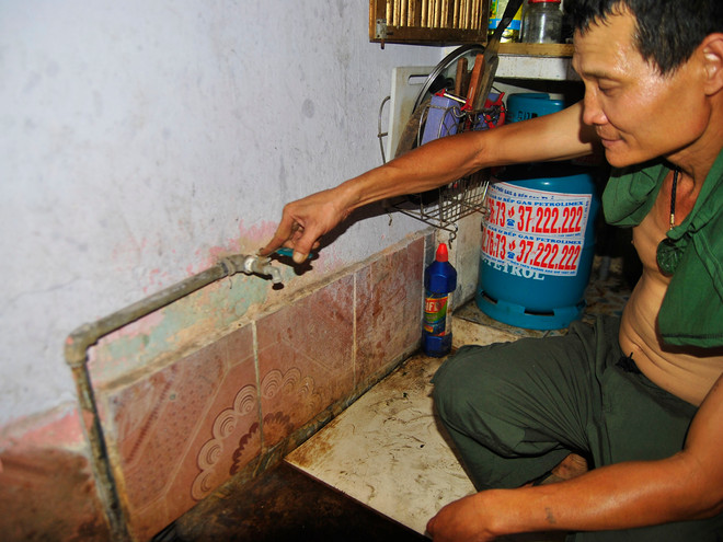 Hàng trăm hộ dân ở giữa lòng Hà Nội mất nước sinh hoạt ảnh 2