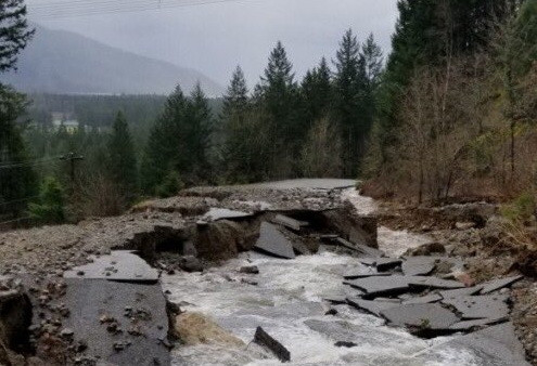 Canada: 500 du khách mắc kẹt tại khu trượt tuyết vì lở bùn ảnh 1