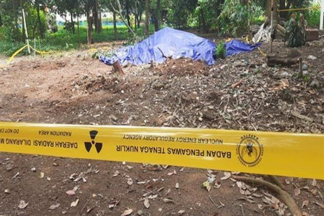 Khu vực nhiễm phóng xạ bị phong tỏa tại Serpong, Indonesia. (Nguồn: Indonesia Expat/TTXVN) Indonesia xác nhận các trường hợp phơi nhiễm phóng xạ gần Jakarta ảnh 1