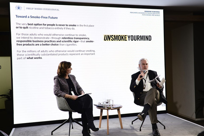Ông Jacek Jack, Giám đốc Vận hành Tập đoàn Philip Morris International (PMI), chia sẻ về tương lai của thuốc lá điếu truyền thống. (Nguồn: Vietnam+) Siết chặt quản lý thuốc lá truyền thống, giảm thiểu tác hại khói thuốc ảnh 1