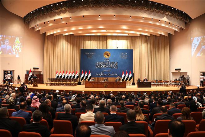 Toàn cảnh một phiên họp của Quốc hội Iraq ở thủ đô Baghdad. (Nguồn: AFP/TTXVN) Nhiều nghị sỹ tẩy chay, Quốc hội Iraq hoãn bỏ phiếu về chính phủ mới ảnh 1