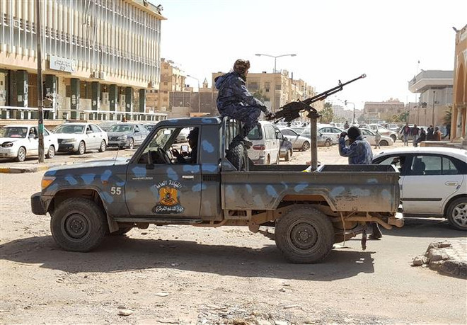 Lực lượng trung thành với Tướng Khalifa Hafta tuần tra tại thành phố Sebha, Libya, ngày 9/2/2019. (Nguồn: AFP/TTXVN) Trung Quốc đề nghị Hội đồng Bảo an thận trọng khi trừng phạt Libya ảnh 1
