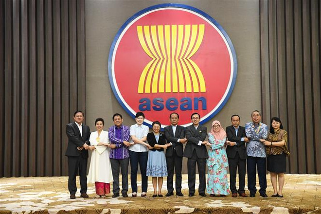 Các đại biểu tham dự cuộc họp lần thứ 60 Nhóm Đặc trách Sáng kiến Liên kết ASEAN (IAI TF). (Nguồn: TTXVN) Cuộc họp lần thứ 60 Nhóm Đặc trách Sáng kiến Liên kết ASEAN ảnh 1