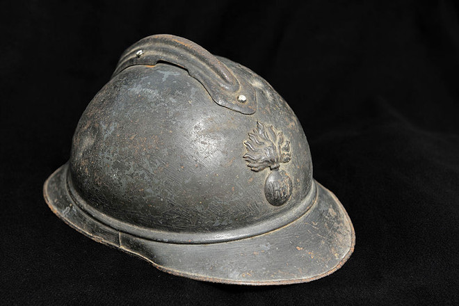 Mũ Adrian, mũ quân đội Pháp sử dụng trong Chiến tranh Thế giới thứ nhất. (Nguồn: wikipedia.org) Khả năng đáng kinh ngạc của mũ chiến đấu trong chiến tranh thế giới ảnh 1
