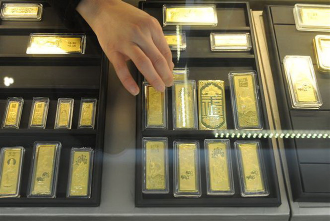 Vàng miếng được bày bán tại một cửa hàng ở tỉnh An Huy, Trung Quốc. (Nguồn: AFP/TTXVN) Giá vàng châu Á rời khỏi mức cao nhất trong gần một tuần ảnh 1