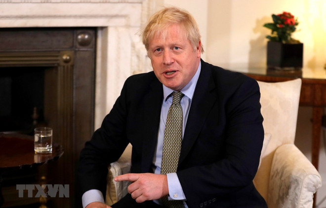 Thủ tướng Anh Boris Johnson phát biểu tại London. (Ảnh: AFP/TTXVN) Phòng chống dịch bệnh COVID-19 là ưu tiên hàng đầu của chính phủ Anh ảnh 1