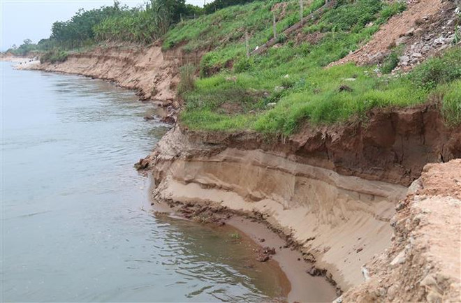 Người dân mong muốn sớm xử lý tình trạng sạt lở bờ vở sông Đà ảnh 2