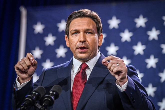 Thống đốc bang Florida Ron DeSantis. (Ảnh: AFP/TTXVN) Thống đốc bang Florida tham gia đường đua tranh cử Tổng thống Mỹ ảnh 1