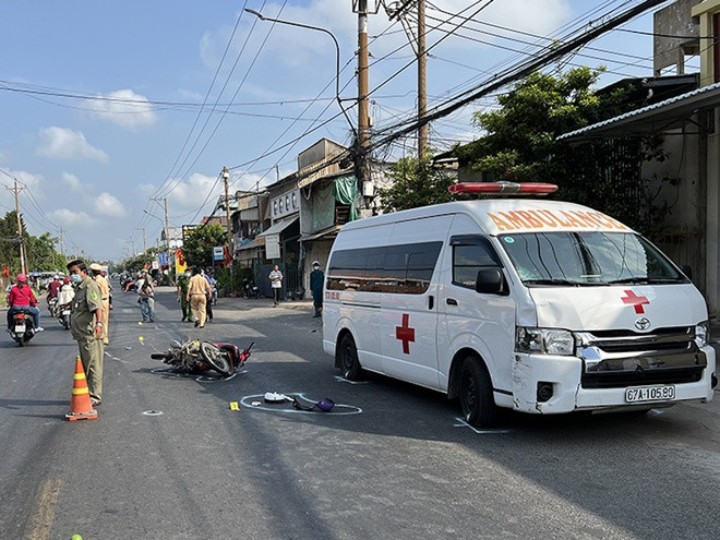 An Giang: Xe chuyển bệnh từ thiện va chạm xe môtô, một người tử vong ảnh 1