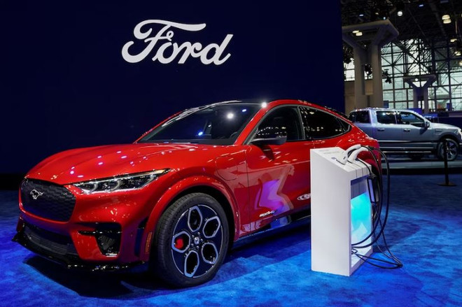 Ford đạt thỏa thuận chia sẻ trạm sạc với Tesla từ năm 2024 ảnh 1