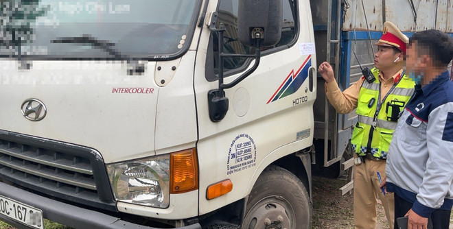 Phạt nặng tài xế vi phạm nồng độ cồn, không nhường đường xe ưu tiên ảnh 1