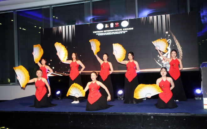 Trao giải thưởng tôn vinh người Việt tại Anh có đóng góp cho cộng đồng ảnh 4