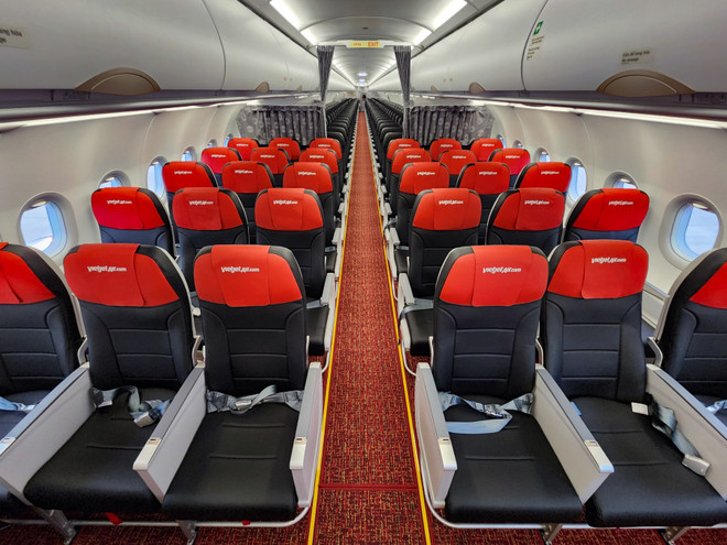 Hình ảnh khoang tàu A321 neo ACF được "khoác áo đỏ''- nét đặc trưng của thương hiệu Vietjet (Nguồn: Vietnam+) Vietjet đón 3 tàu bay mới A321 neo ACF từ Airbus trong một tuần ảnh 2