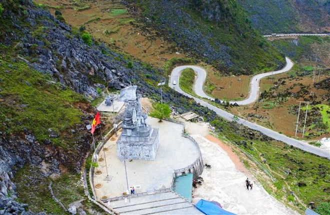 Huyền thoại về con đường Hạnh Phúc ở Cao nguyên đá Đồng Văn ảnh 4