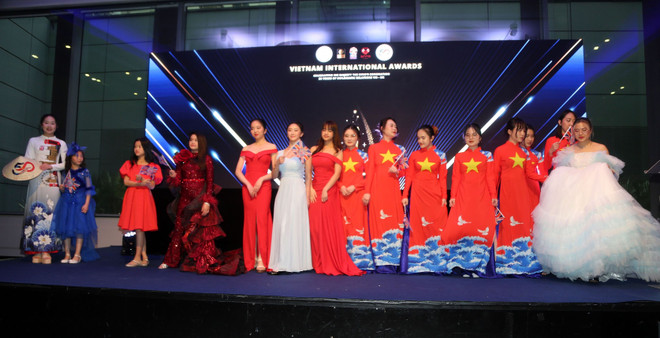 Trao giải thưởng tôn vinh người Việt tại Anh có đóng góp cho cộng đồng ảnh 2