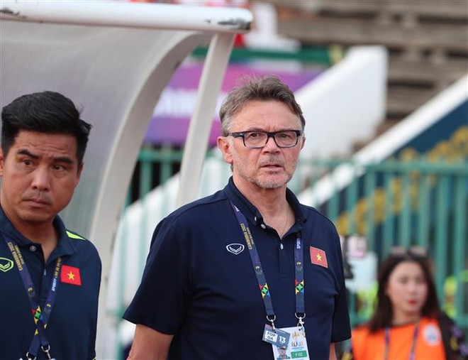 Huấn luyện viên Philippe Troussier không mất niềm tin vào các học trò ảnh 1