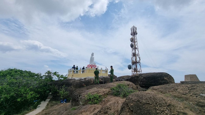 Xác định danh tính thanh niên tử vong trên núi tại đảo Phú Quý ảnh 1