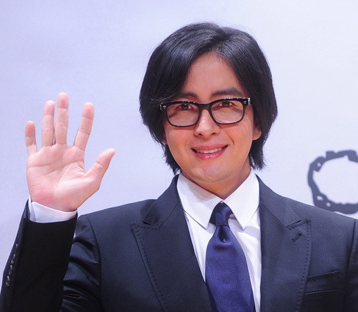 Bị phạt 26.000 USD do nói "Bae Yong Joon điên vì tiền" ảnh 1