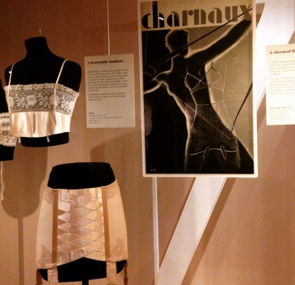 Chiêm ngưỡng 200 mẫu nội y có sức ảnh hưởng lớn trên thế giới ảnh 5