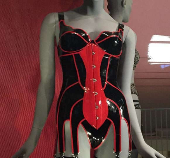 Chiêm ngưỡng 200 mẫu nội y có sức ảnh hưởng lớn trên thế giới ảnh 8