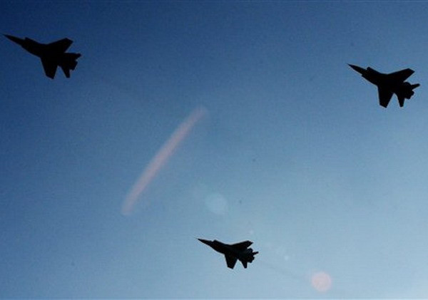 Máy bay MiG-31 Nga chặn máy bay do thám Mỹ tại Kamchatka ảnh 1