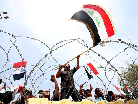 Iraq: Hàng nghìn người biểu tình tràn vào cướp phá tòa nhà quốc hội ảnh 1