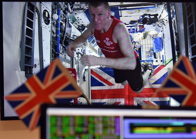 Lộ diện người chạy marathon nhanh nhất trên quỹ đạo ảnh 1