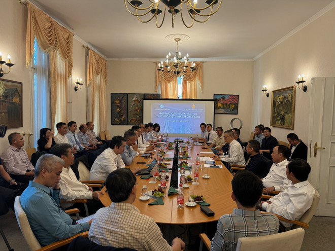 Bộ trưởng Khoa học và Công nghệ Huỳnh Thành Đạt gặp mặt các nhà khoa học, trí thức Việt Nam tại Đức. (Ảnh: Thu Hằng/TTXVN) ttxvn_kieu_bao_2.jpg