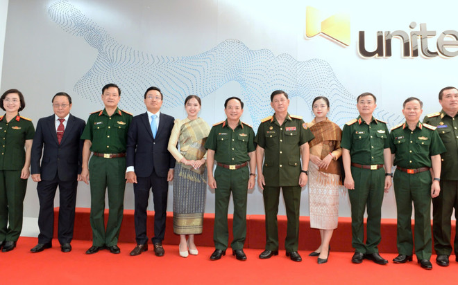 Thượng tướng Trịnh Văn Quyết, Chủ nhiệm Tổng cục Chính trị với cán bộ, nhân viên Công ty Star Telecom (Unitel). (Ảnh: Xuân Tú/TTXVN) ttxvn_trinh_van_quyet_2.jpg