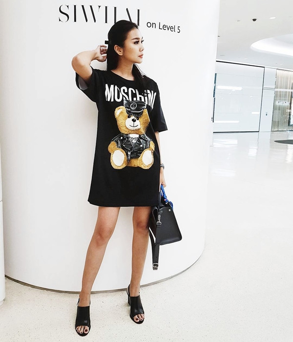 Mỹ nhân Việt lăng xê chân váy midi, sơ mi họa tiết và áo khoác cá tính ảnh 3