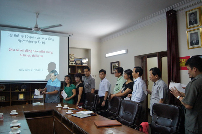 Người Việt tại Ấn Độ quyên góp, ủng hộ đồng bào miền Trung ảnh 1