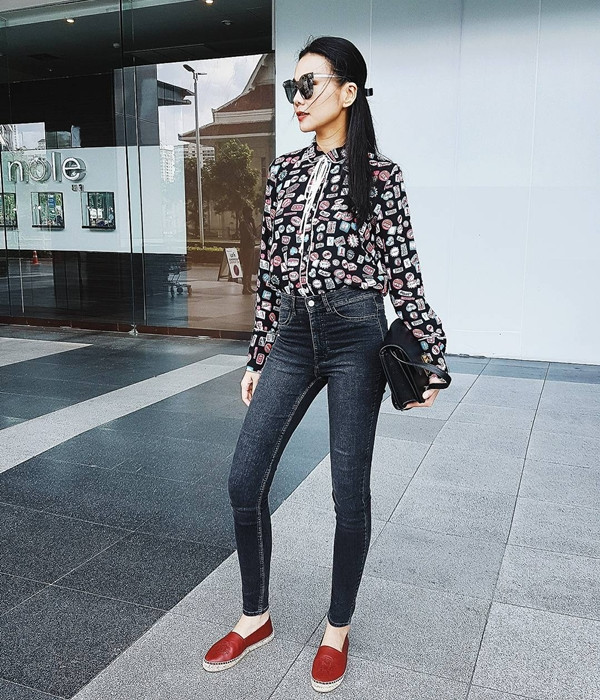 Mỹ nhân Việt lăng xê chân váy midi, sơ mi họa tiết và áo khoác cá tính ảnh 2