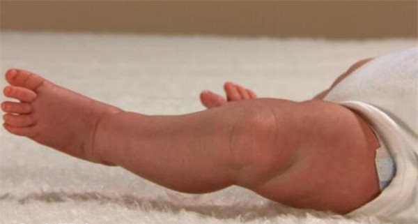 Nhẫn tâm dìm em trai vào xô nước đến chết chỉ vì ghen tức ảnh 1